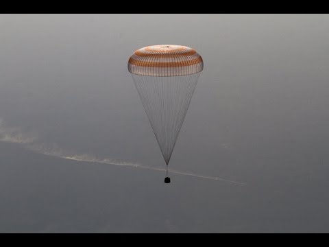 Видео: Посадка в Казахстане экипажа МКС-39