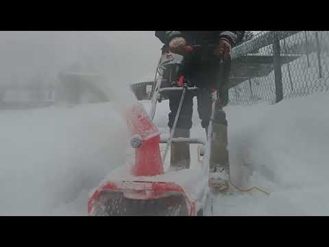 Видео: Снегоуборщик электр. Starwind EST-1600 Фильм - №2