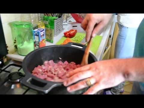 Видео: Ну, оОчень вкусная - Подливка мясная с грибами