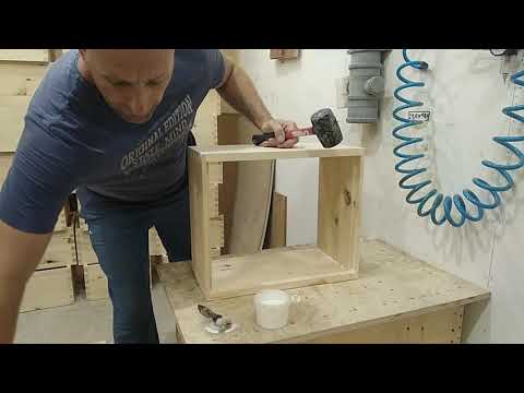 Видео: Сборка ульев шип в паз.
