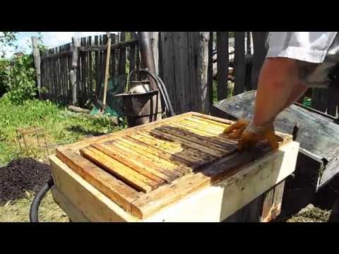 Видео: Самодельная паровая воскотопка