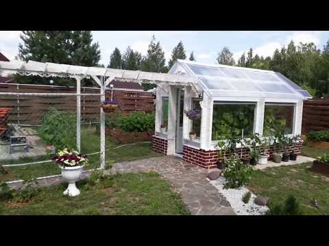 Видео: Первые урожаи в теплице. Делаем дорожку из натурального камня