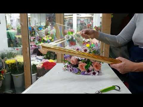 Видео: Сборка и упаковка букета. Осенний букет. Эустома, пионовидная роза, альстромерия, хризантема.