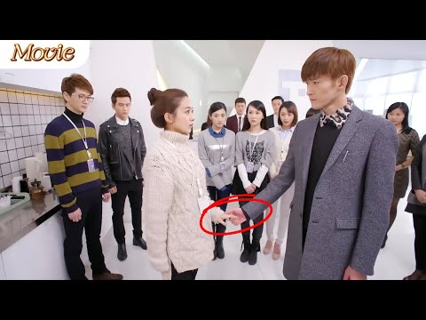 Видео: Её унизили на глазах у всех, но она — невеста босса! Он взял её за руку, зал онемел! 💥