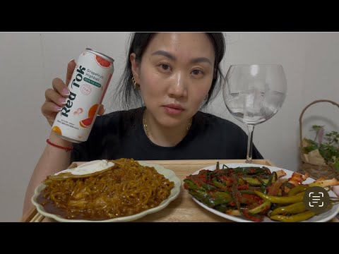 Видео: ЧАЖАНМЕН ЧЕРНЫЙ РАМЕН🍜|МУКБАНГ |짜장면 |먹방