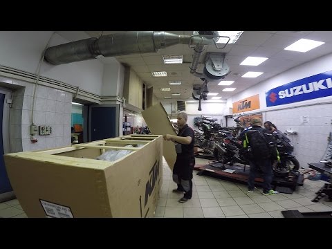 Видео: Unboxing and Setting KTM 1190 Adventure.Покупка, распаковка, сборка, настройка, запуск, обзор, шутки