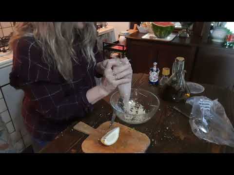 Видео: Шале и розы в горах Италии. Кальмар фаршированный, французский  десерт " прекрасная  Елена ".