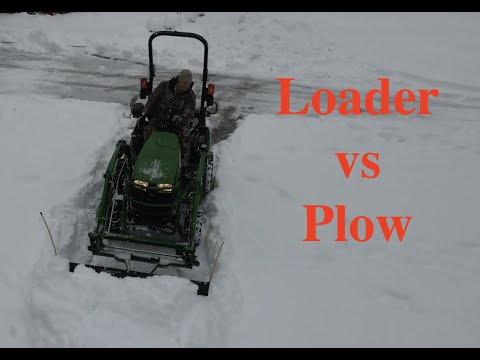 Видео: John Deere 1025R: Снег должен продолжаться