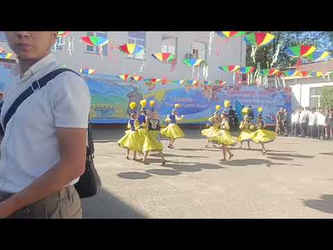 Видео: Казахский танец с цветами