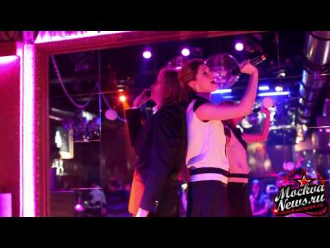 Видео: Анастасия Макеева в караоке клубе Монро