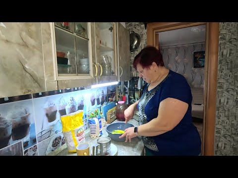 Видео: На ногах сейчас... Как тесен мир.. Любит поспать..