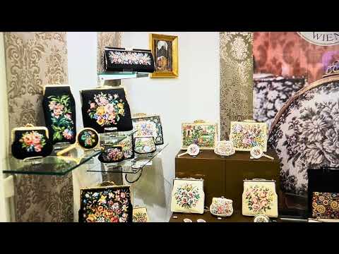 Видео: Антикварные сумочки с микро-вышивкой в технике petit-point. Сумочка от Tiffany.