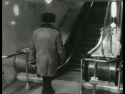 Видео: Лето в городе — Человек на эскалаторе