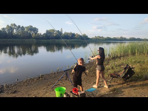 Видео: Сімейна риболовля на вихідних — хто зловить найбільшу рибу?