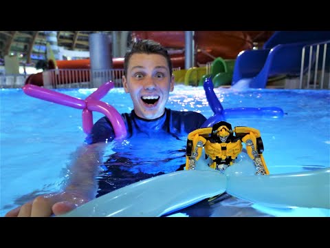 Видео: Видео про игры в аквапарке с игрушками: Робот Трансформер Бамблби учится плавать! Игрушки в бассейне