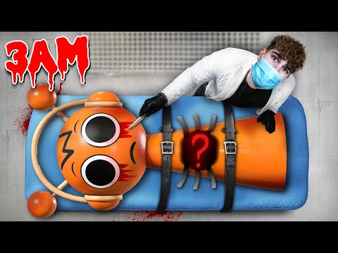 Видео: (WHAT’S INSIDE?) РАЗРЕЗАЕМ НАСТОЯЩЕГО SPRUNKI В 3 ЧАСА НОЧИ!!