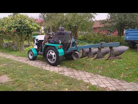 Видео: саморобний трактор  вчіпив плуг  для випробуваня гідравліки