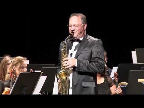 Видео: П. Иттуральде - Маленький чардаш для саксофона и симфонического оркестра