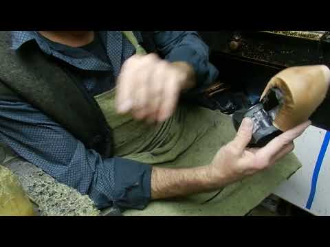 Видео: Замена задников на обуви.