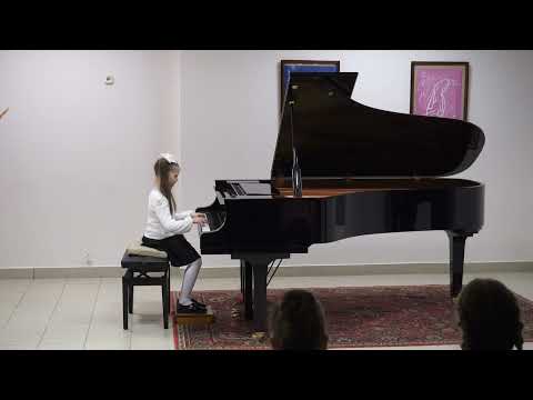 Видео: Выступление Сотниковой Эмилии на новогоднем отчётном концерте 2021-12-17