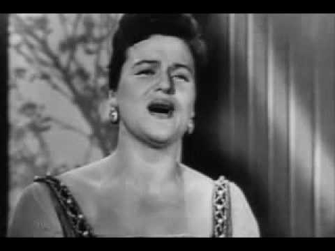 Видео: Людмила Георгиевна Зыкина - Течёт Река Волга