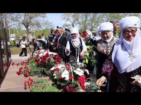 Видео: Возложение цветов 9 мая 2024 г.Аксу