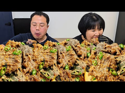 Видео: Этот суп из свиных костей изменит вашу жизнь! (Невероятно нежное мясо)Mukbang