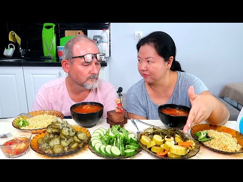 Видео: МУКБАНГ СУП С ФРИКАДЕЛЬКАМИ, МАРИНОВАННЫЕ Кабачки, Огурцы, ПЕРЕЦ и БУЛГУР