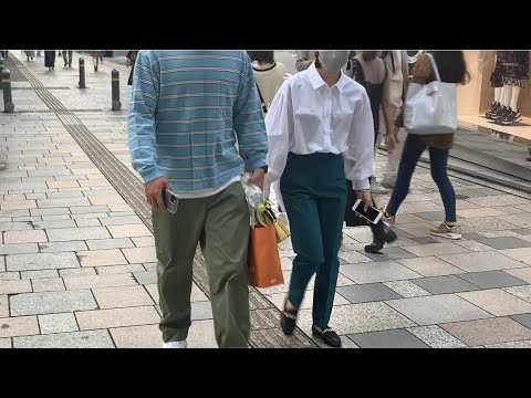 Видео: Уличная мода в Токио. Японский стиль жизни. Осенний стрит стайл и обувь в стиле минимализм.
