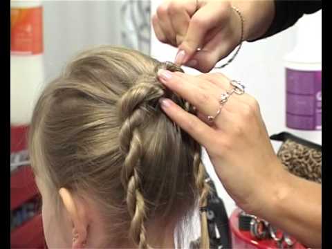 Видео: Плетение косы "Сердечко"