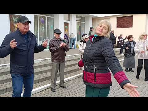 Видео: ДВЕ РОМАШКИ... ТАНЦЫ 💃🕺💃🕺💃 ГОМЕЛЬ ♥️
