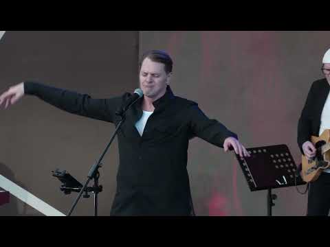 Видео: Иван Ожогин - песня Остапа Бендера (к/ф "12 стульев")