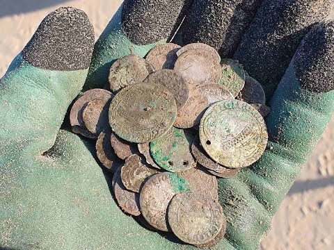 Видео: Поиск кладов Макро Мульти Крузером! Мой первый клад! Клад польских монет! Фильм 34