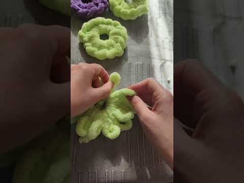 Видео: Скрънчи Alize Puffy/ Easy scrunchie by Alize Puffy in just 4 minutes!