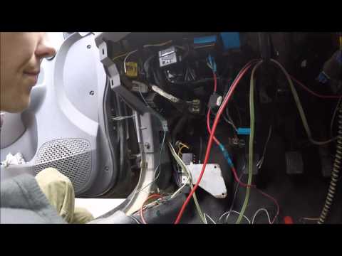 Видео: Установка сигнализации на Хёндай Акцент часть2