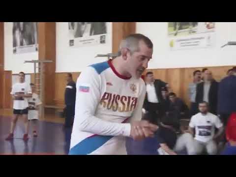 Видео: Бувайсар Сайтиев. Мастер класс по вольной борьбе