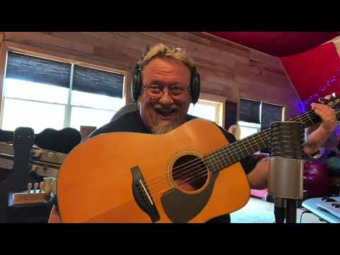 Видео: Обзор Yamaha FGX5