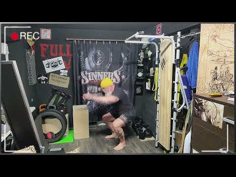 Видео: ОПАСНЫЕ приседания при артрозах | Тренер Хапаев