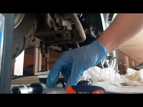 Видео: Замена моторного масла на скутере SYM ORBIT 50 (4 тактный двигатель)