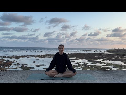 Видео: Утренняя Йога для бодрости и хорошего настроения 