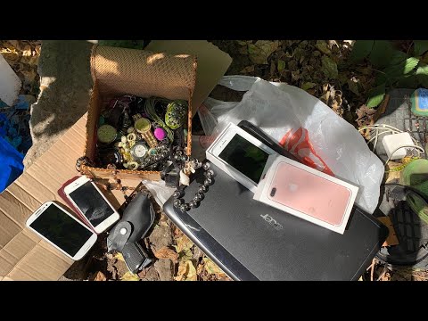 Видео: Нашел ноутбук, часы, nintendo ,айфоны! Обзор находок с помоек