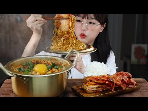 Видео: АСМР ЕДА ОСТРЫЙ РАМЕН И КИМЧИ🍜😋 | MUKBANG