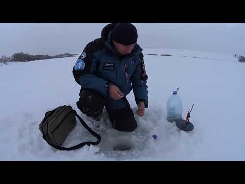 Видео: Рыбалка на Щуку. Ставим жерлицы в Декабре на озере в Береговом.