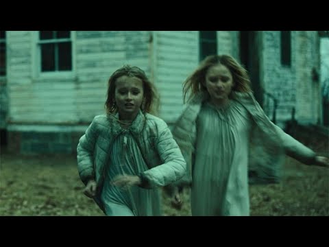 Видео: Каждый год она приводит домой новую девочку на год старше предыдущей