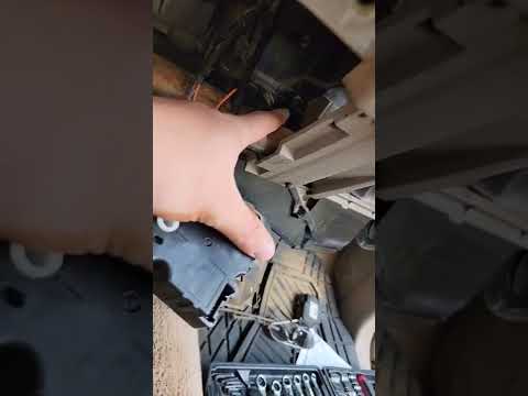 Видео: Замена привода заслонки смешивания для Chevrolet C/K1500 1988–1999 гг. | Ремонт заслонки смешиван...