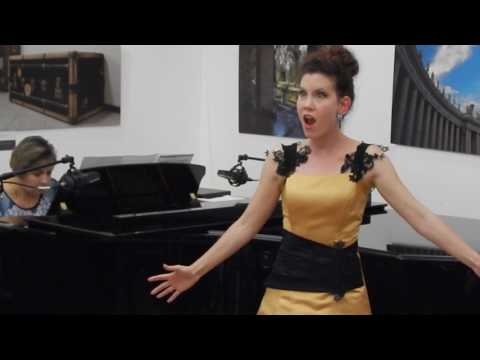 Видео: Моцарт - "Вълшебната флейта", Ария на Царицата на нощта, Ива Бизева - сопран