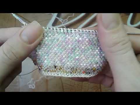 Видео: вязание спицами с бисером///сплошное вязание бисером