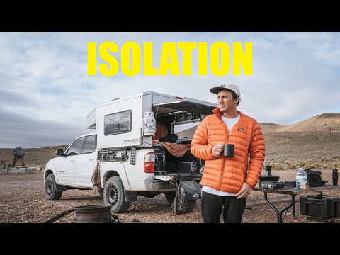Видео: Кемпинг для грузовиков SOLO, ИЗОЛИРОВАННЫЙ в пустыне.