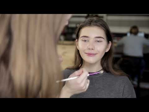 Видео: ПРОСТОЙ И БЫСТРЫЙ  вечерний макияж ❤️