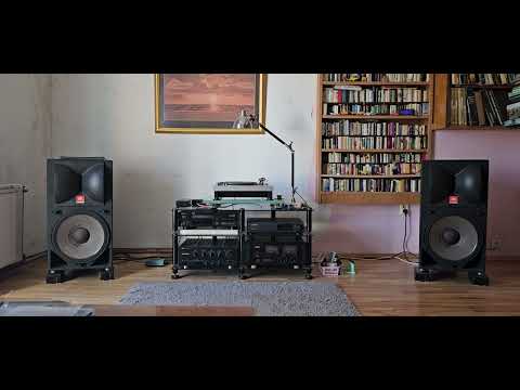 Видео: SONY X777ES Рождена для рока!